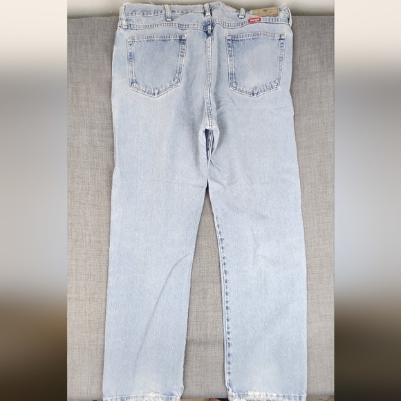 Wrangler Straight Leg Light Wash Distressed Condition 100%Cotton Jeans - 40 × 32 - Picture 5 of 6